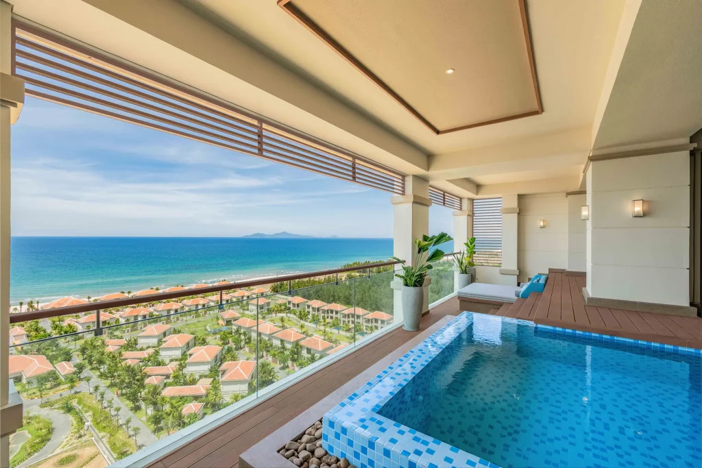 Private pool suite overlooking the beach
